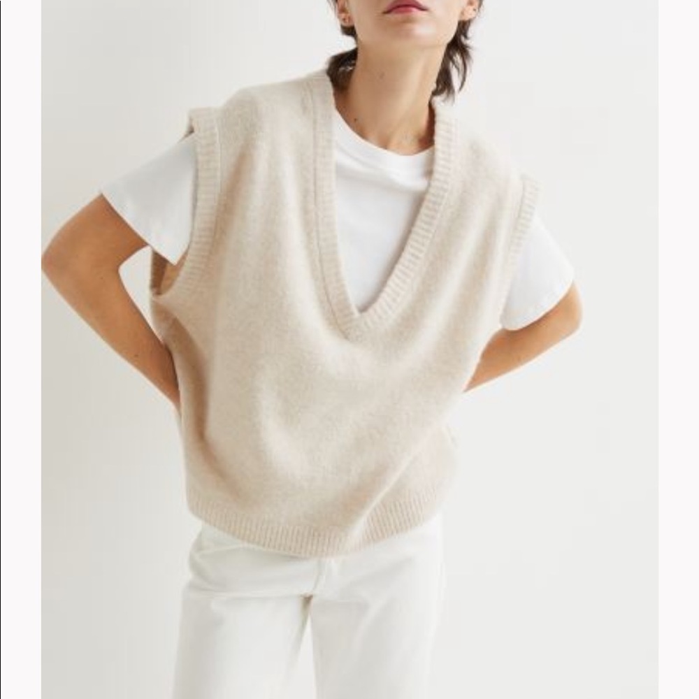 H&M beige sweater vest